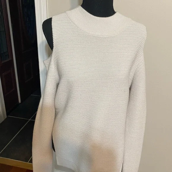 French Connection sweater - Picture 2 of 11